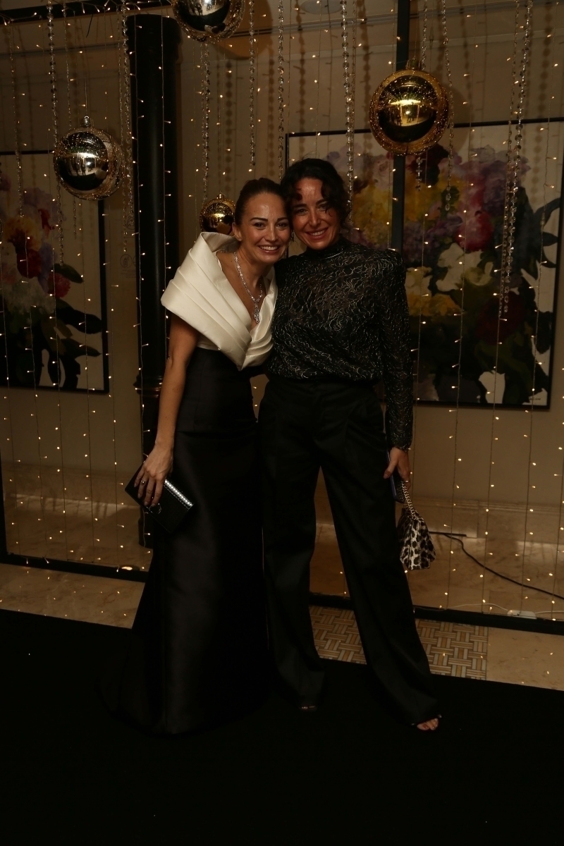 ALEM Yılbaşı Galası'nın En İyi Kırmızı Halı Stilleri