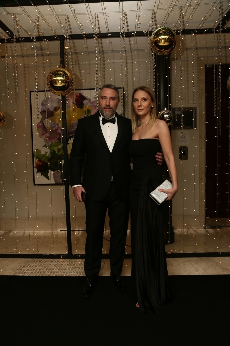 ALEM Yılbaşı Galası'nın En İyi Kırmızı Halı Stilleri