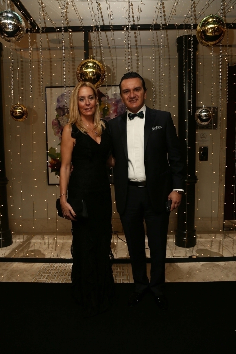 ALEM Yılbaşı Galası'nın En İyi Kırmızı Halı Stilleri