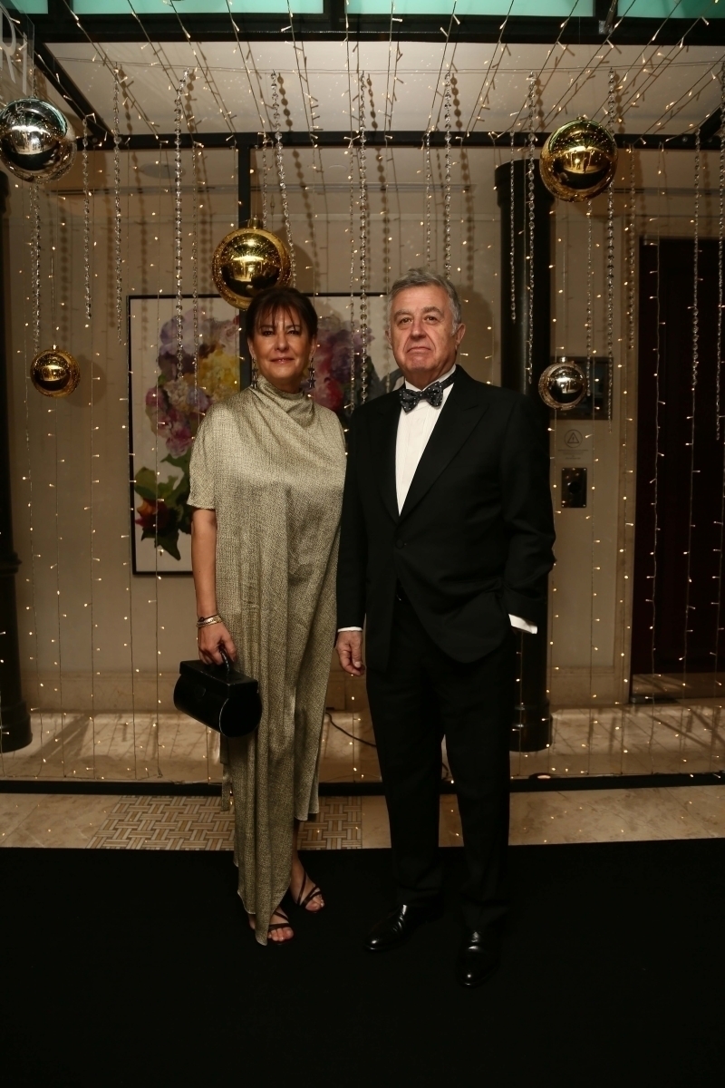 ALEM Yılbaşı Galası'nın En İyi Kırmızı Halı Stilleri