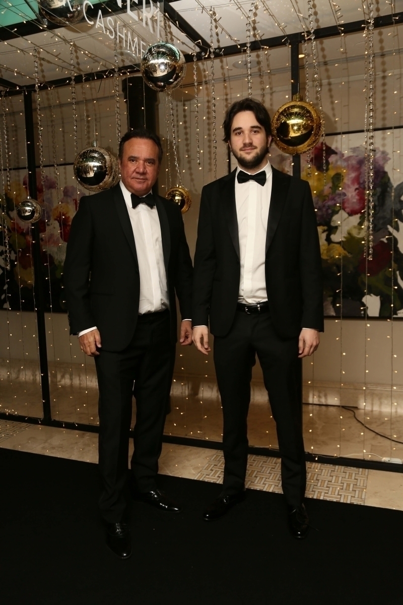 ALEM Yılbaşı Galası'nın En İyi Kırmızı Halı Stilleri