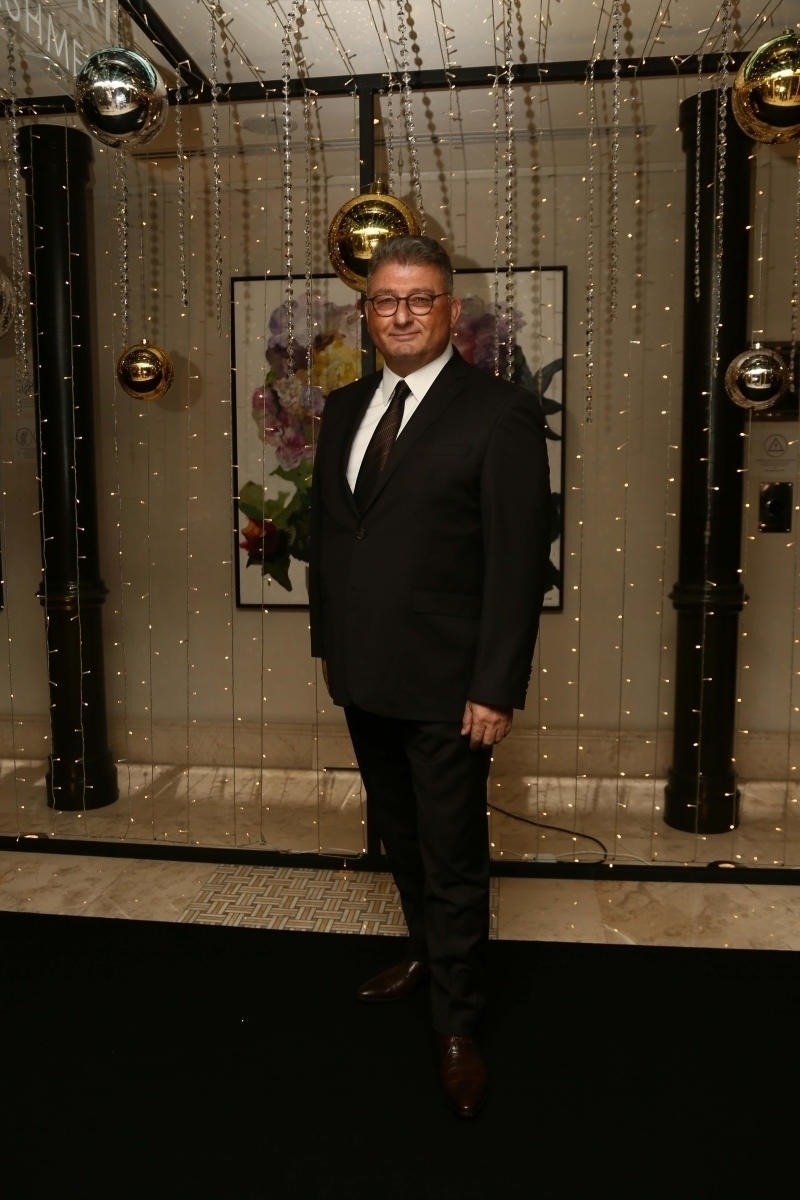 ALEM Yılbaşı Galası'nın En İyi Kırmızı Halı Stilleri