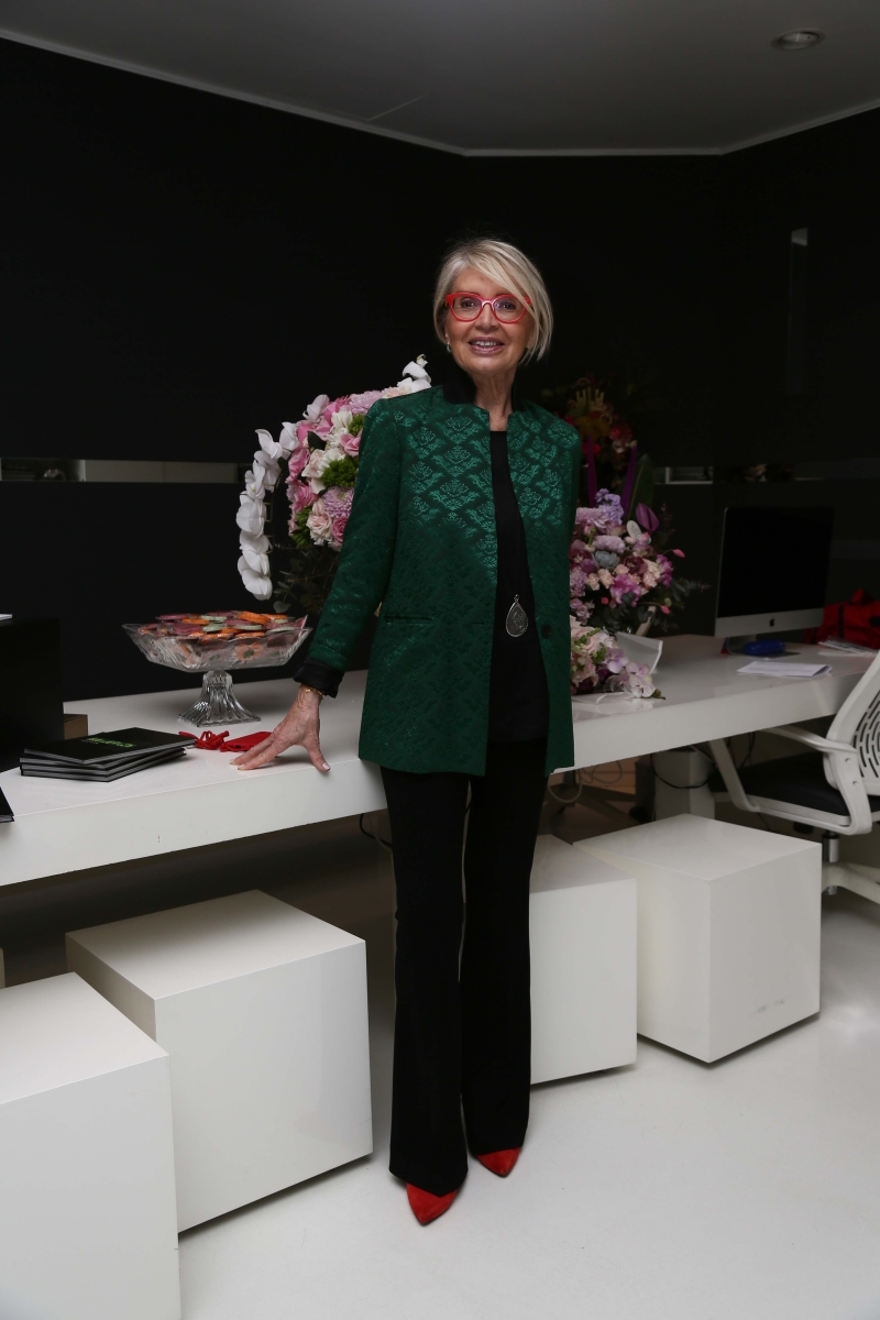 Zeynep Öztürk'ün “Bakarken II” Sergisi Daveti