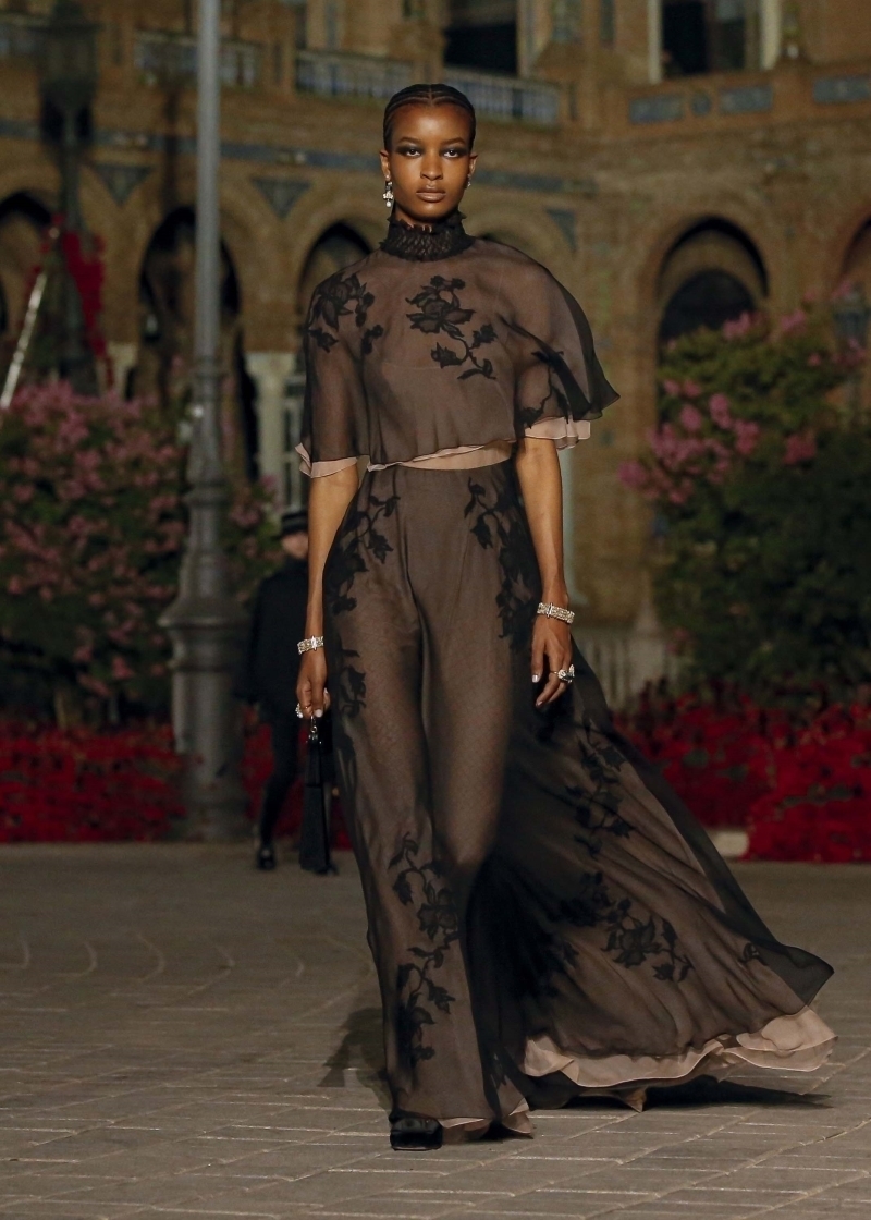 Dior Cruise 2023 Koleksiyonu ile İspanyol Rüzgarı