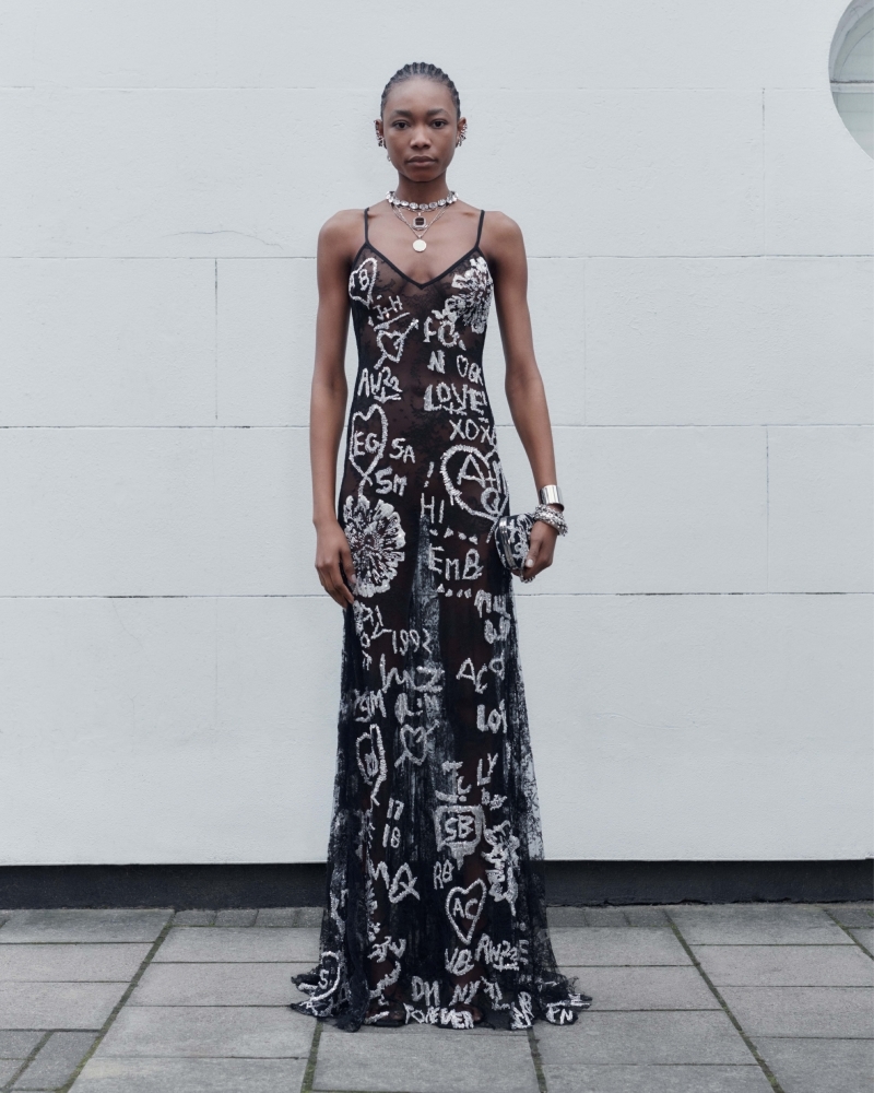 Alexander McQueen'in Tasarımları Sanatla Birleşti