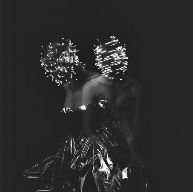 Alexander McQueen'in Tasarımları Sanatla Birleşti