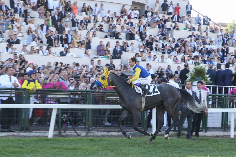 96. Gazi Koşusu Büyük Bir Baloyla Kutlandı