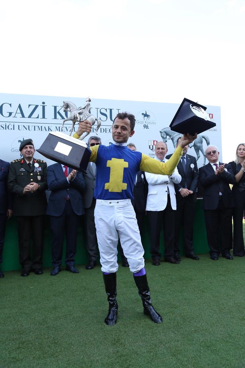 96. Gazi Koşusu Büyük Bir Baloyla Kutlandı