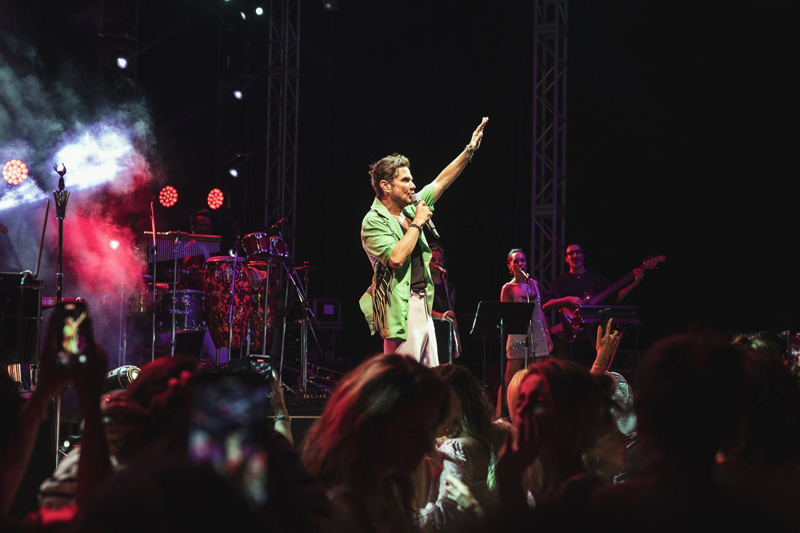 Kenan Doğulu, “Ken on the Beach” Etkinliğinde Sahne Aldı