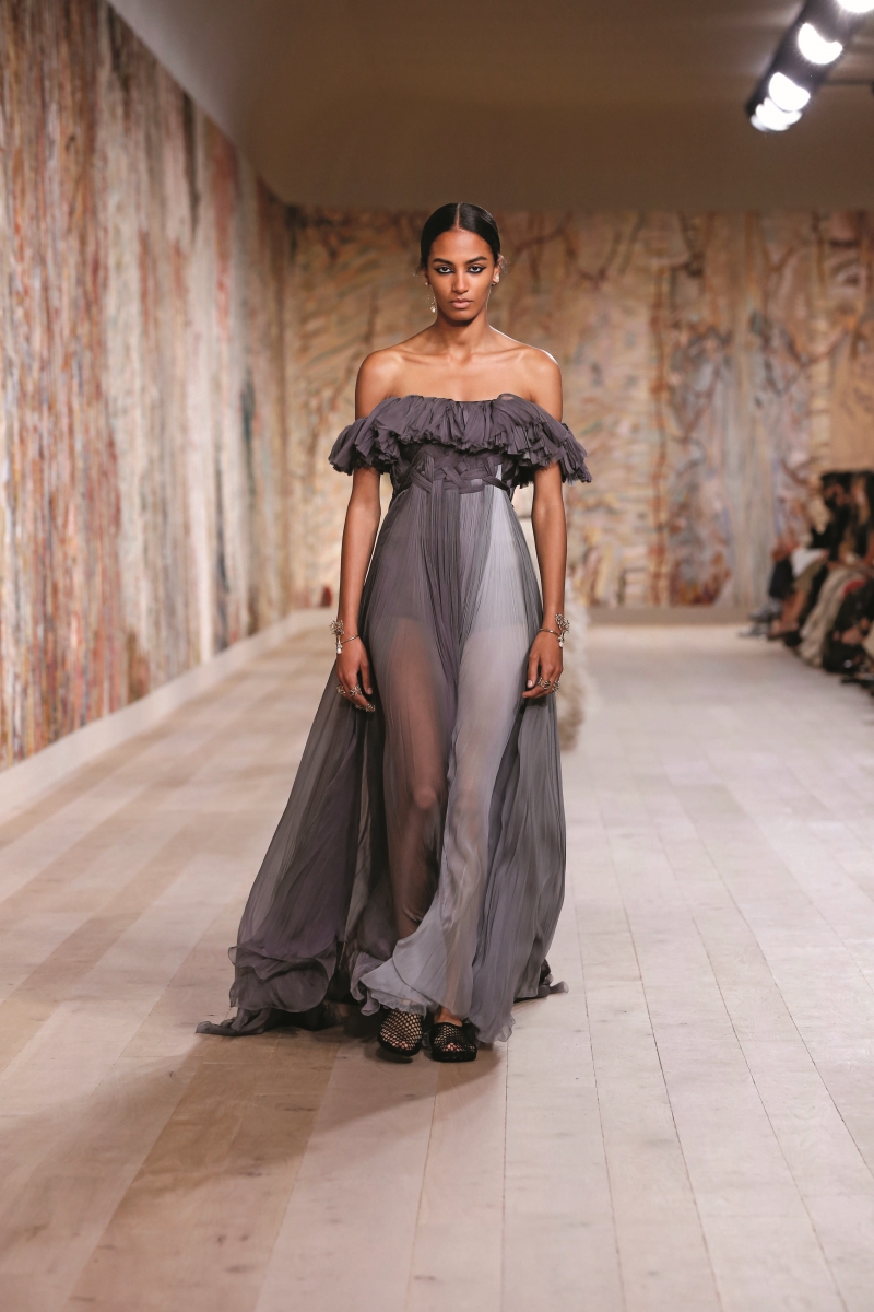 Paris Haute Couture Moda Haftası'ndan Öne Çıkan Görünümler