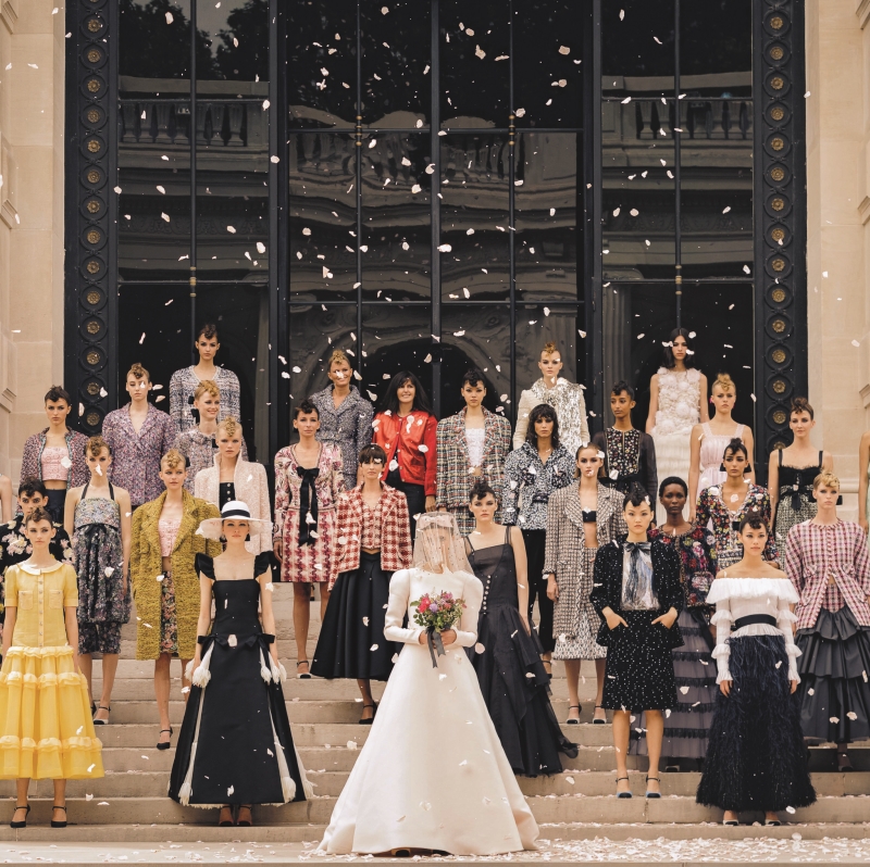 Paris Haute Couture Moda Haftası'ndan Öne Çıkan Görünümler