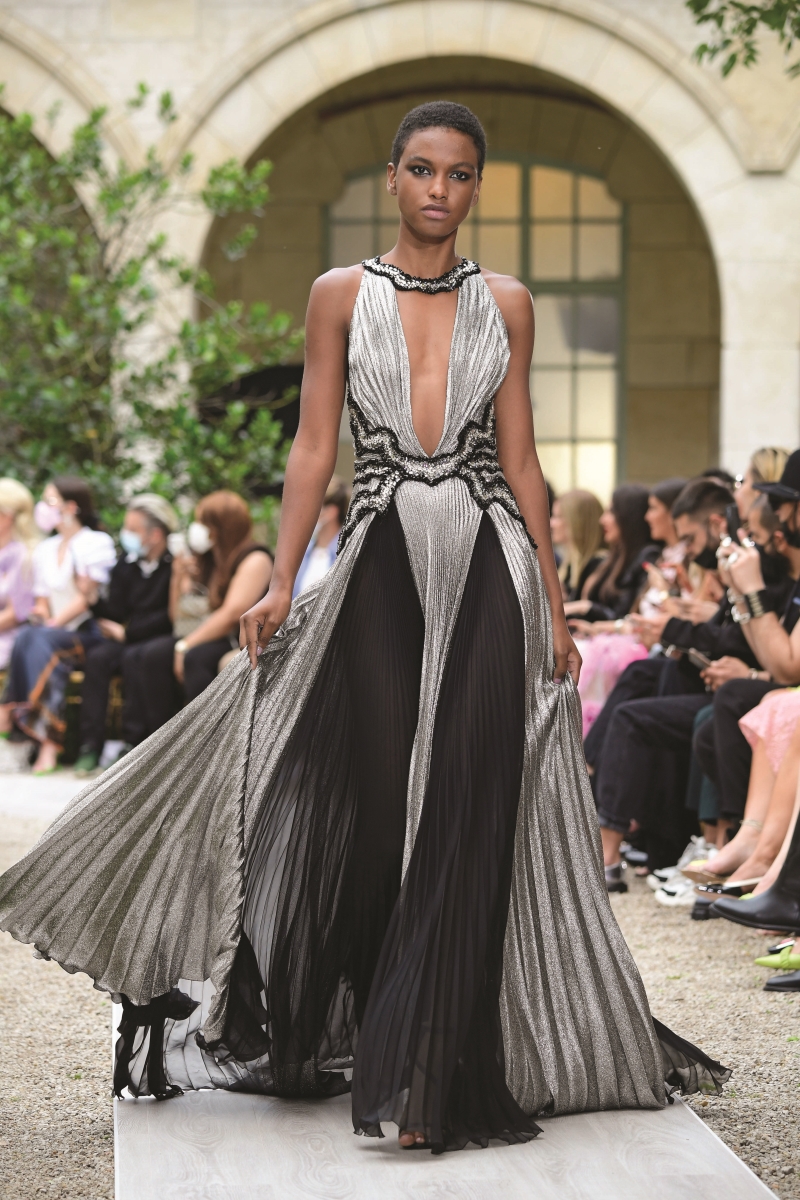 Paris Haute Couture Moda Haftası'ndan Öne Çıkan Görünümler