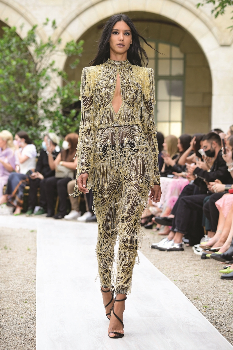 Paris Haute Couture Moda Haftası'ndan Öne Çıkan Görünümler