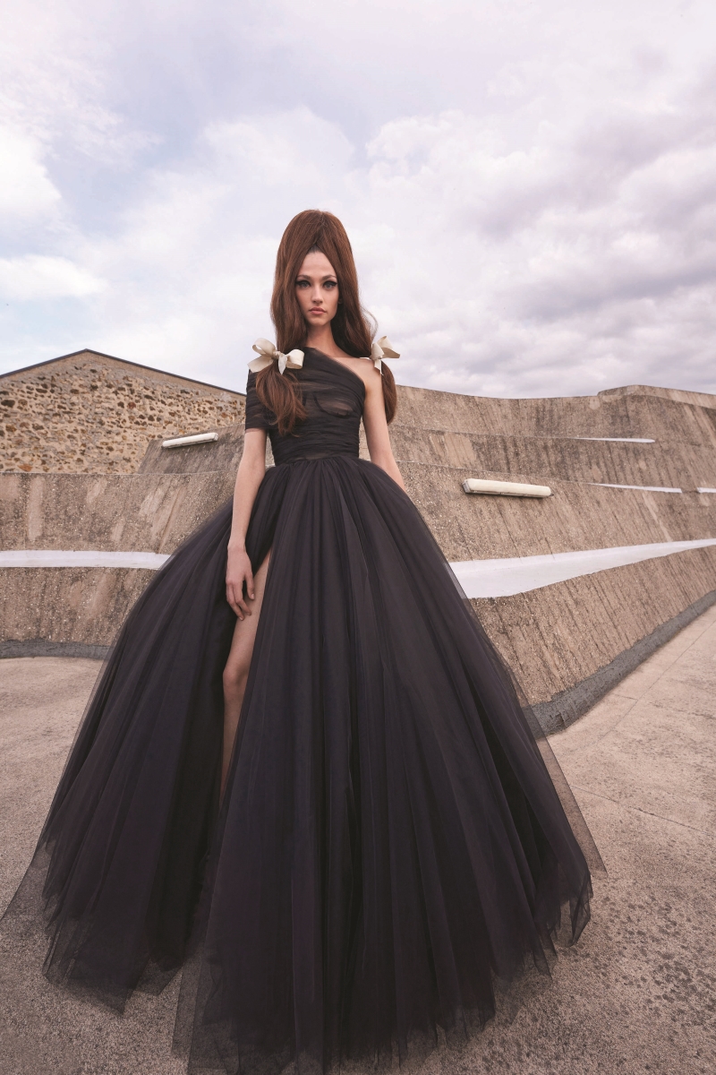 Paris Haute Couture Moda Haftası'ndan Öne Çıkan Görünümler