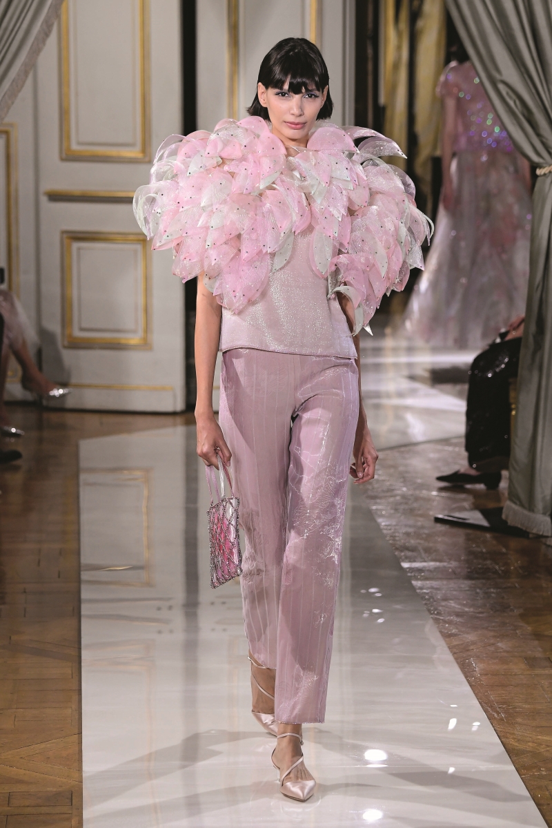 Paris Haute Couture Moda Haftası'ndan Öne Çıkan Görünümler