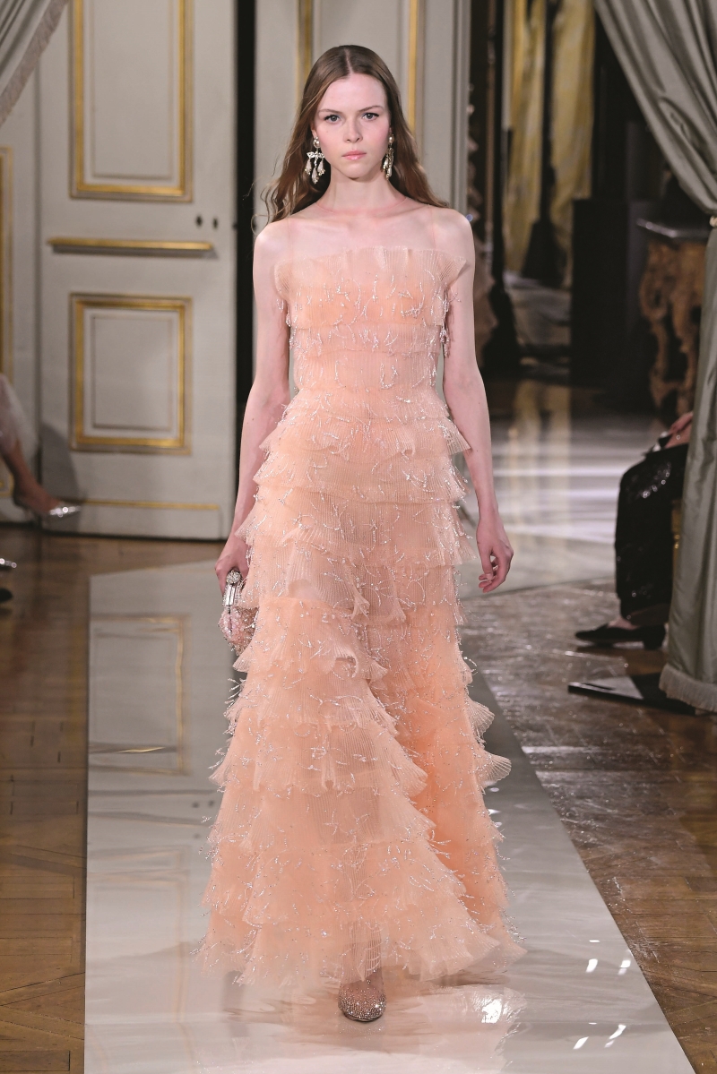 Paris Haute Couture Moda Haftası'ndan Öne Çıkan Görünümler