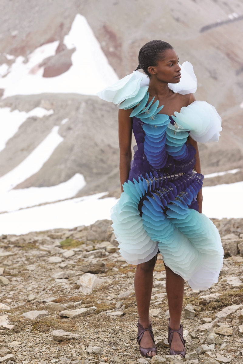 Paris Haute Couture Moda Haftası'ndan Öne Çıkan Görünümler