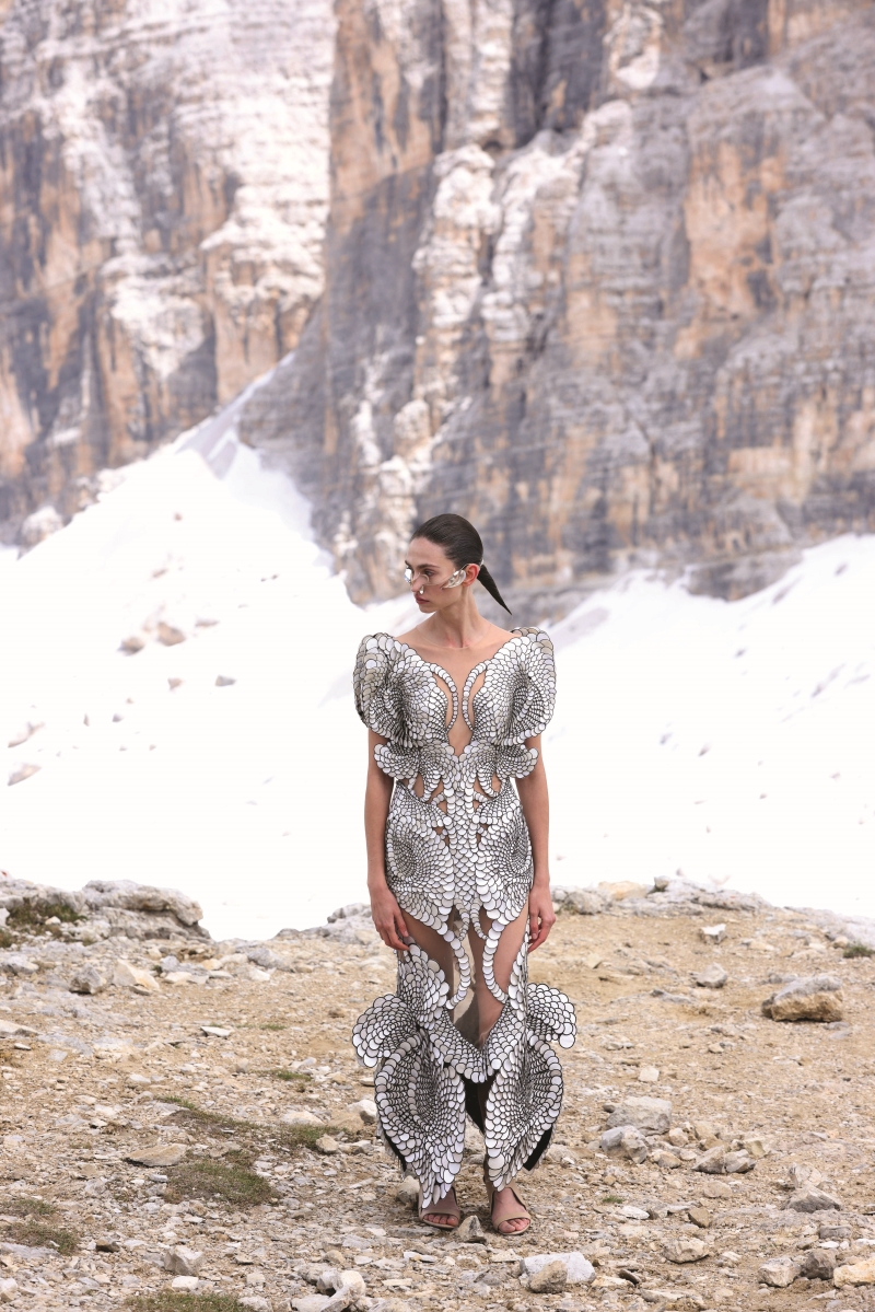 Paris Haute Couture Moda Haftası'ndan Öne Çıkan Görünümler