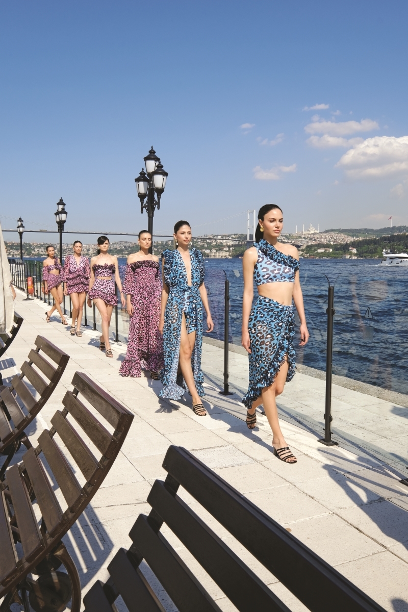 Nur Karaata Uğurlu'nun Çırağan Sarayı'nda Yeni Koleksiyon Daveti