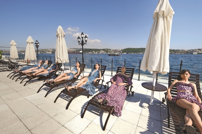 Nur Karaata Uğurlu'nun Çırağan Sarayı'nda Yeni Koleksiyon Daveti