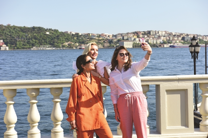 Nur Karaata Uğurlu'nun Çırağan Sarayı'nda Yeni Koleksiyon Daveti