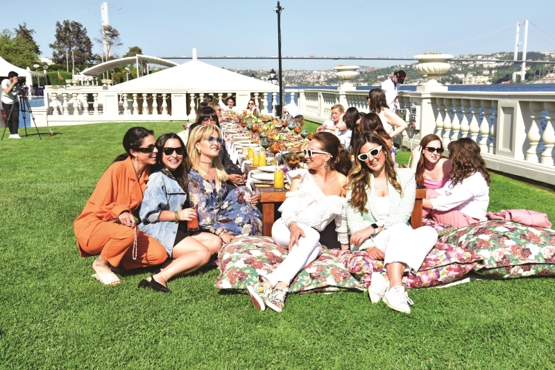 Nur Karaata Uğurlu'nun Çırağan Sarayı'nda Yeni Koleksiyon Daveti