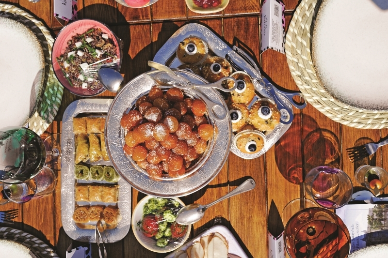 Nur Karaata Uğurlu'nun Çırağan Sarayı'nda Yeni Koleksiyon Daveti