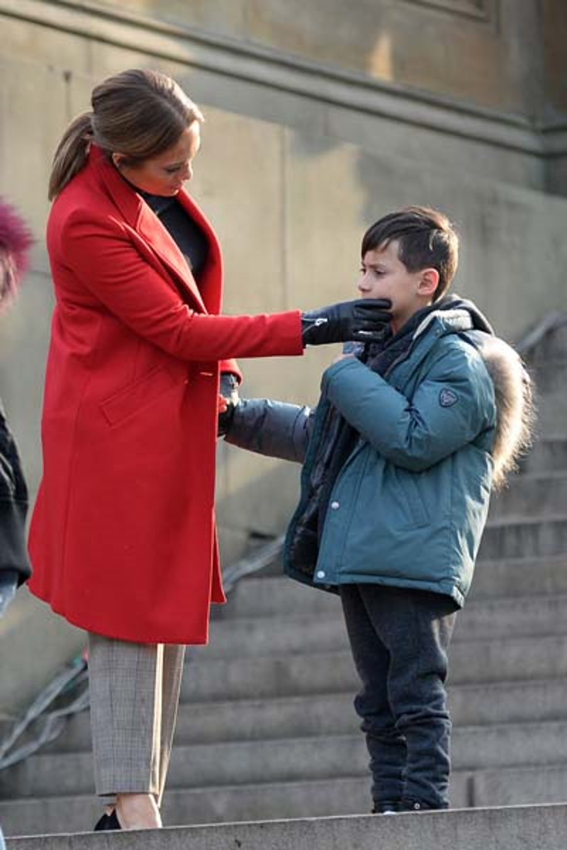 JENNIFER LOPEZ ÇEKİM ARALARINDA ÇOCUKLARIYLA