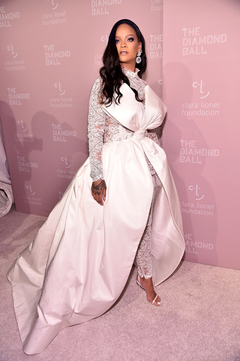 Rihanna'nın En İyi 10 Kırmızı Halı Stili