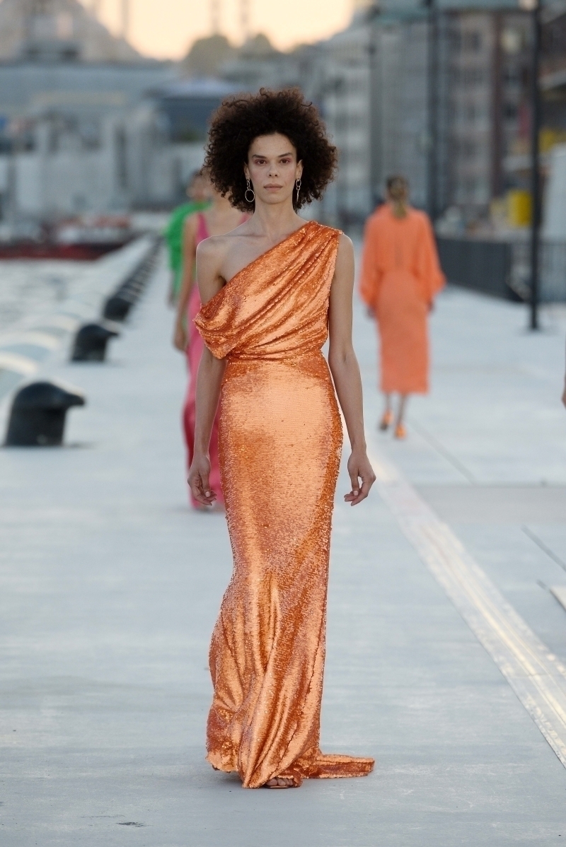 Yaz Düğününde Ne Giyilir? Yaz Düğün Kombinleri