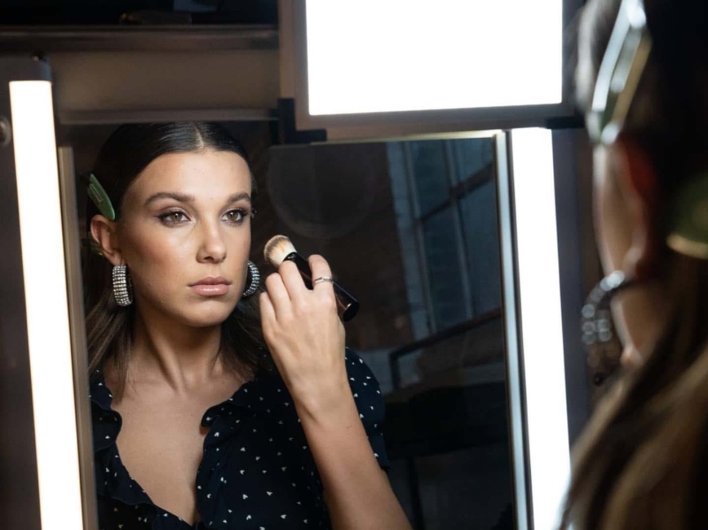 Parıltılı Göz Makyajı Önerileri 2022