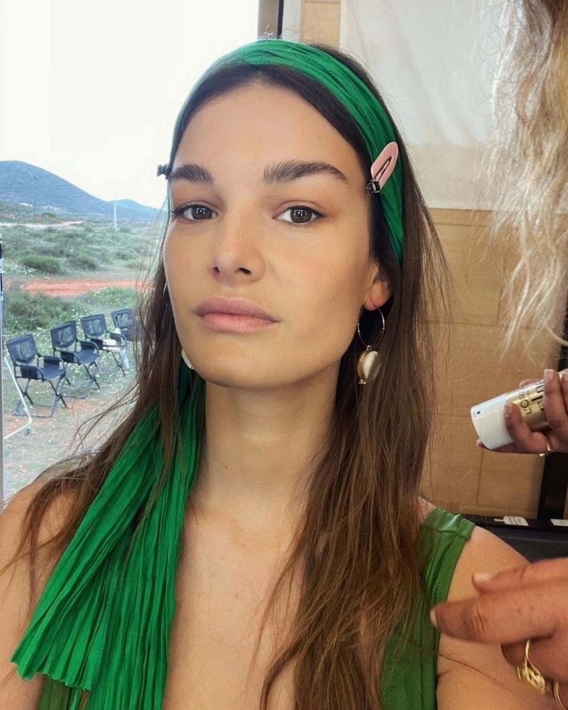 2022 En İyi Şeffaf Ten Makyajı Görünümleri