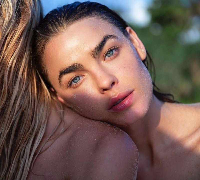 2022 En İyi Şeffaf Ten Makyajı Görünümleri