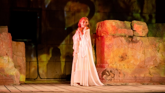 İş Sanat “Antik Sahne” ile Antik Tiyatrolarda