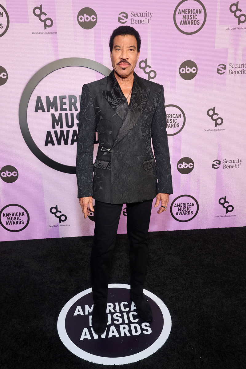 2022 Amerikan Müzik Ödülleri: Kazananlar ve Kırmızı Halı