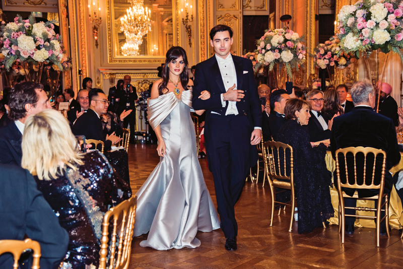 Paris'teki Le Bal des Débutantes Balo Daveti