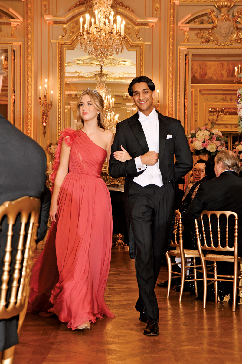 Paris'teki Le Bal des Débutantes Balo Daveti