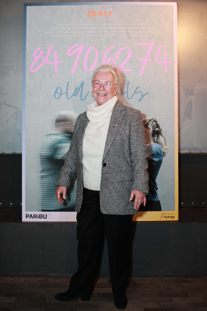 “84 90 62 74/ Old Fools'' Tiyatro Oyunu Daveti