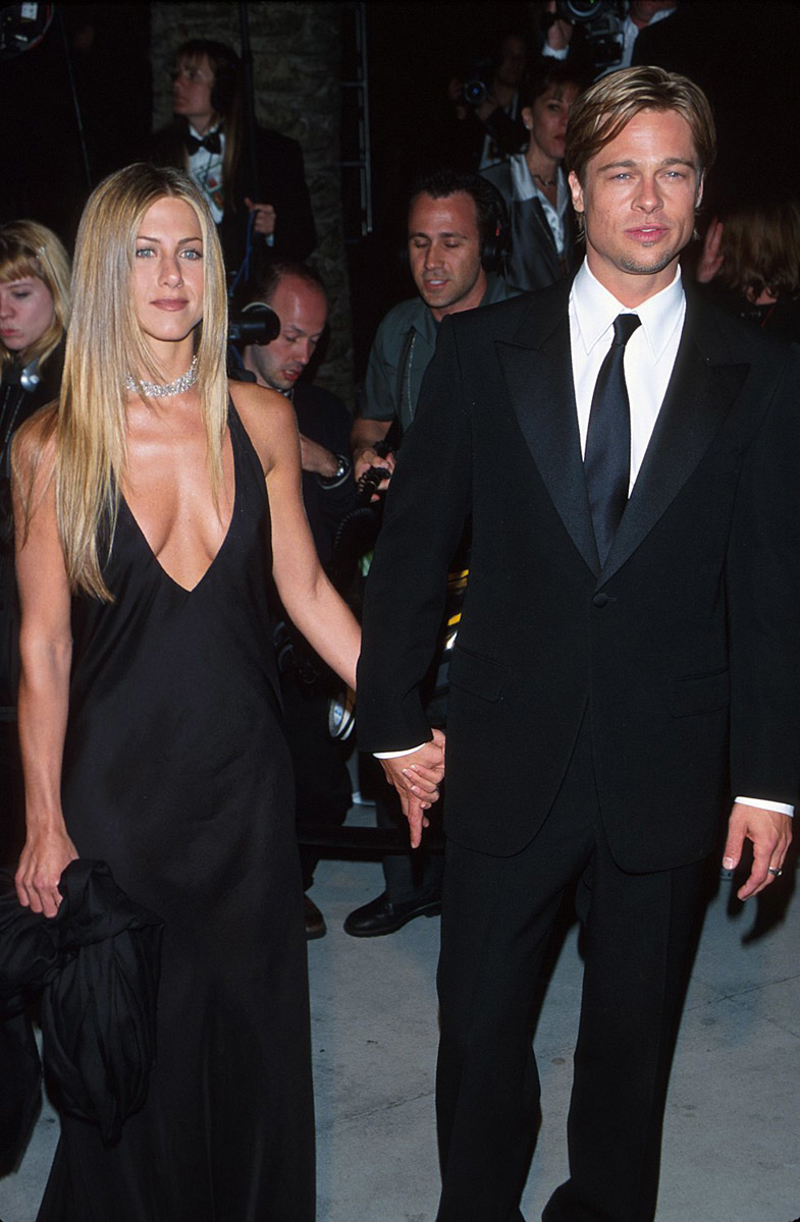 Jennifer Aniston'ın Siyah Rengi Başrole Alan En İyi Stilleri
