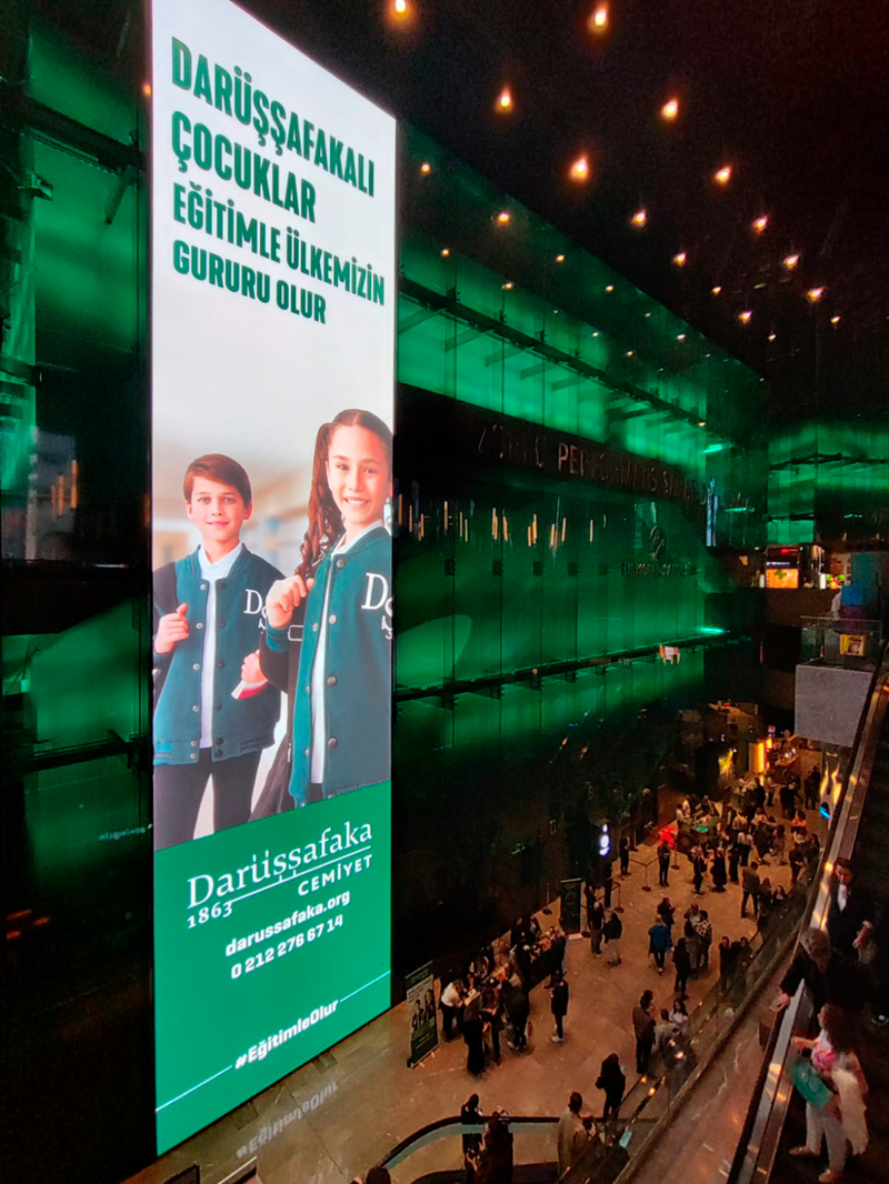 Cem Yılmaz Darüşşafaka İçin Sahnede