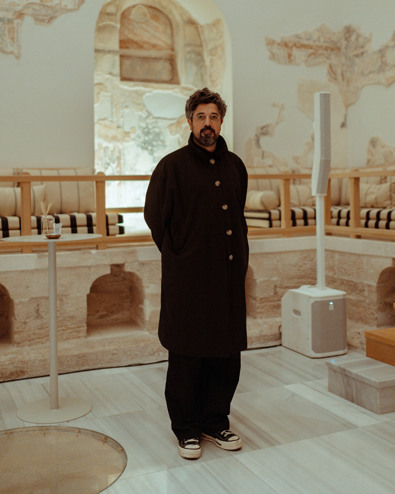 Zeyrek Çinili Hamam'da Alekos Fassianos Sergisi Açılış Daveti