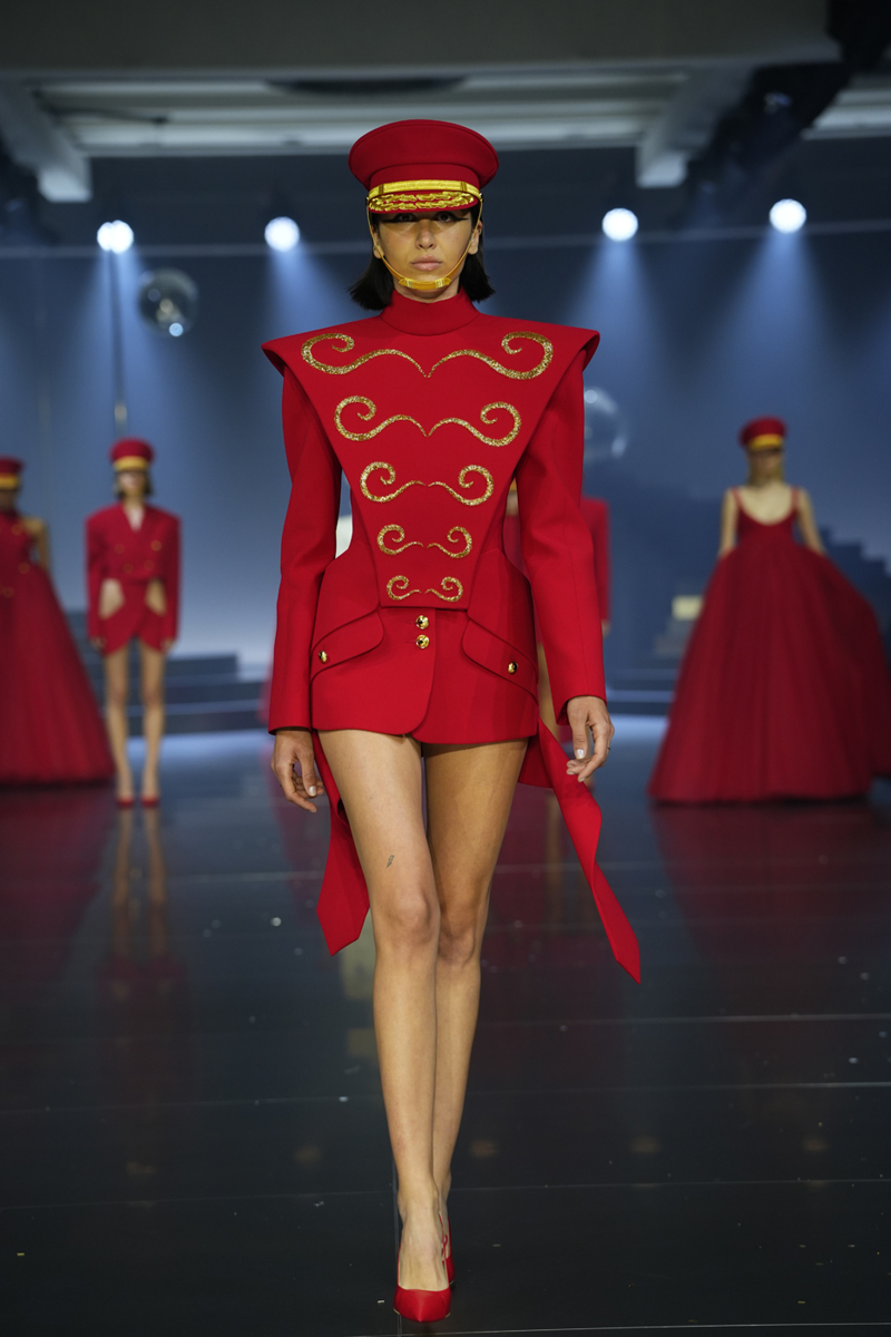 Hakaan Yıldırım'dan Duygulara Dokunan Bir Moda Anlatısı
