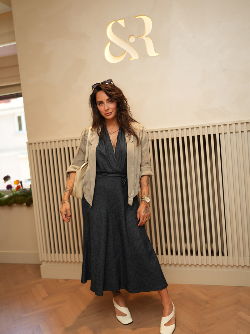 Sim and Roz'un Bebek Showroom'u Açıldı
