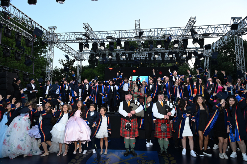 Tarabya İngiliz Okulları'nda Mezuniyet Coşkusu