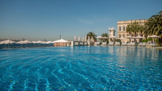 İstanbul'un En İyi Havuzları: Boğaz'dan Büyükada'ya Yaz Rotaları