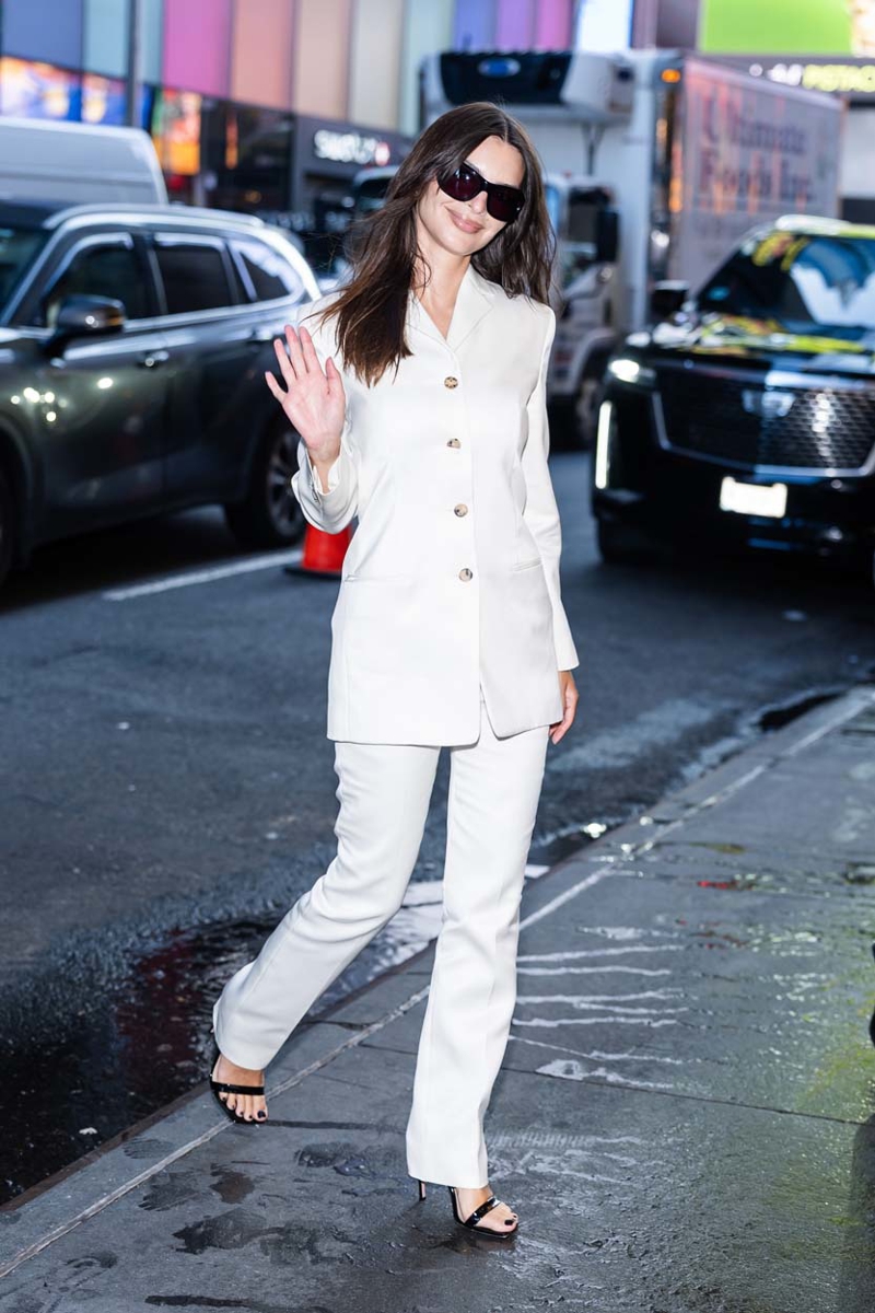 Emily Ratajkowski ile Bir Günde Dört Farklı Stil
