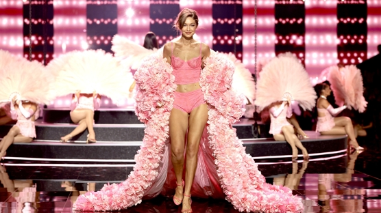 Kanatlar Geri Döndü: Victoria's Secret Fashion Show 2025