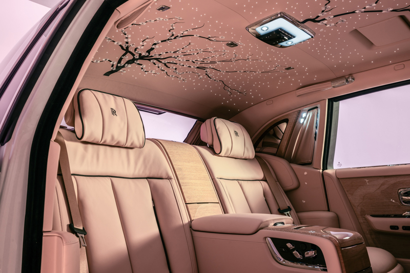 Kişiselleştirilmiş Lüksün Son Hali: Rolls-Royce Phantom “Cherry Blossom”