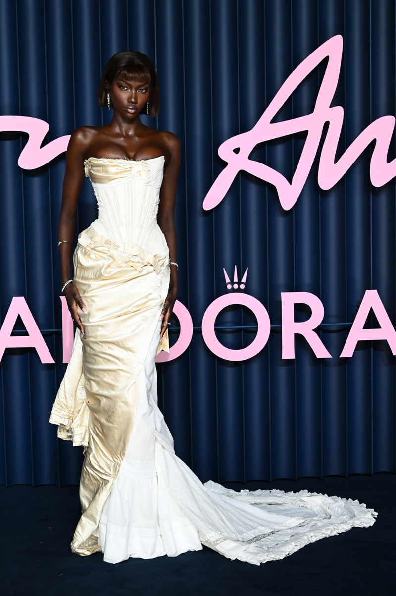 2025 Fashion Awards: En İyi Kırmızı Halı Görünümleri
